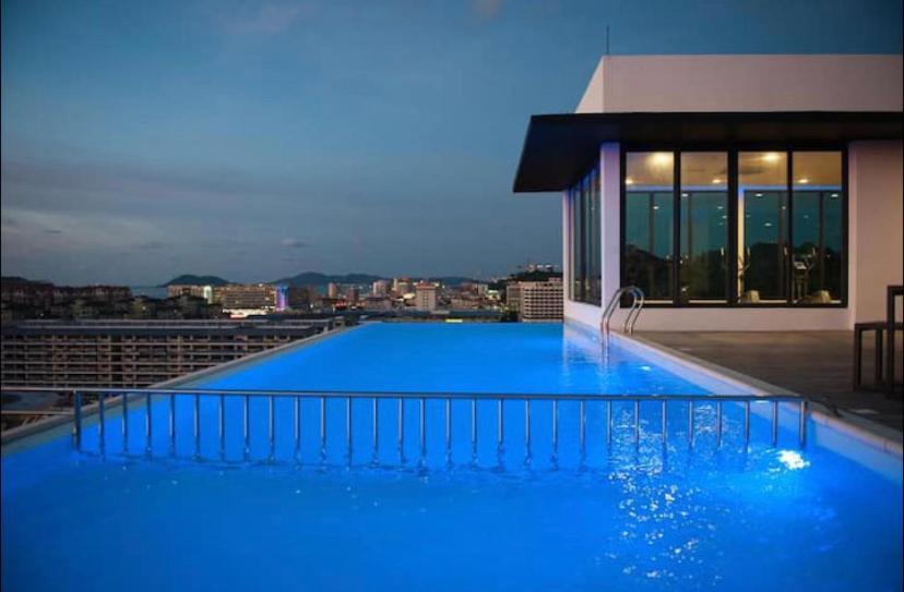Sky Suite Top Floor With Rooftop Pool & Gym Kota Kinabalu Exteriör bild
